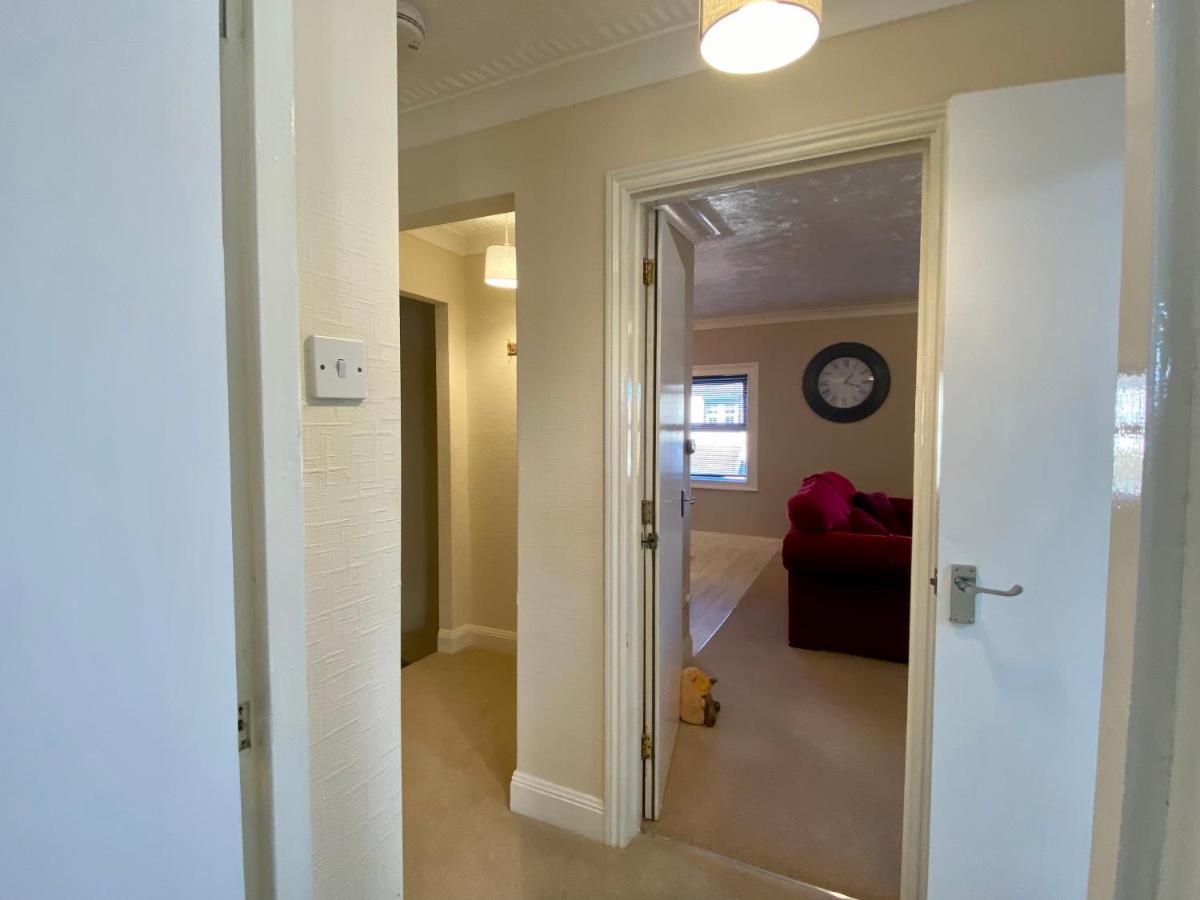 Convenient Contractor Stay Free Parking Walk To Weatherspoons Bedford Exterior photo