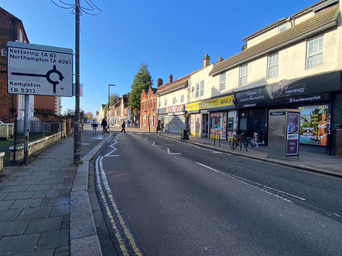Convenient Contractor Stay Free Parking Walk To Weatherspoons Bedford Exterior photo
