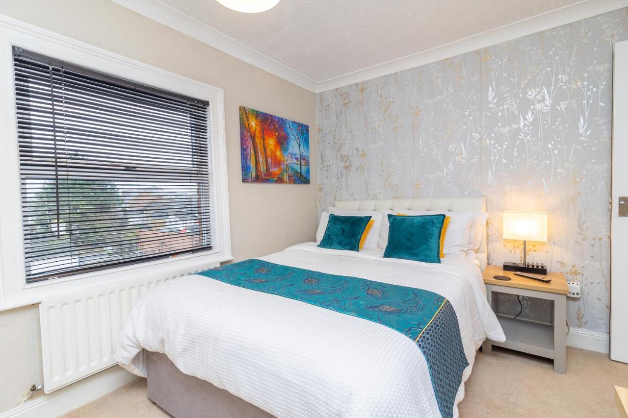 Convenient Contractor Stay Free Parking Walk To Weatherspoons Bedford Exterior photo